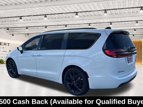 New 2026 Chrysler Pacifica Select w/ S Appearance Package FWD image 7