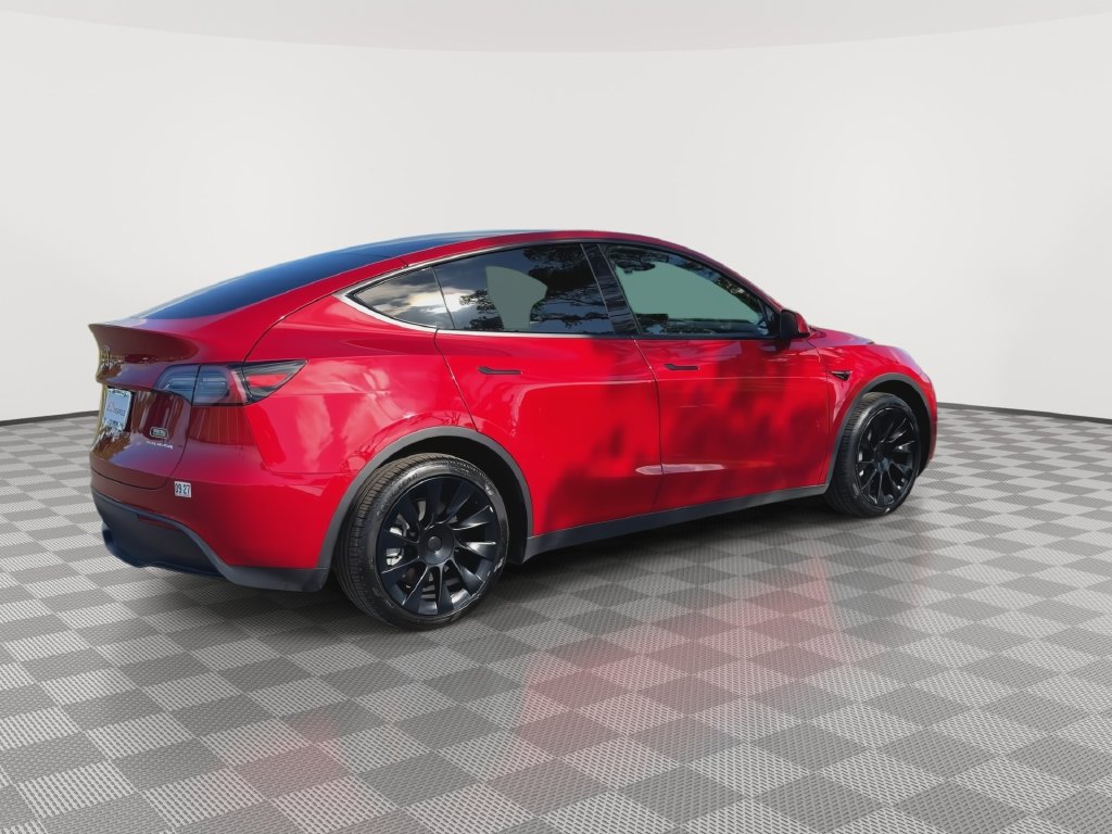 Used 2023 Tesla Model Y AWD image 8