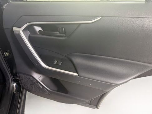 Used 2021 Toyota RAV4 LE FWD image 27