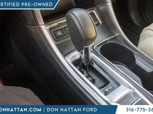 Used 2022 Subaru Ascent Limited AWD/4WD image 11