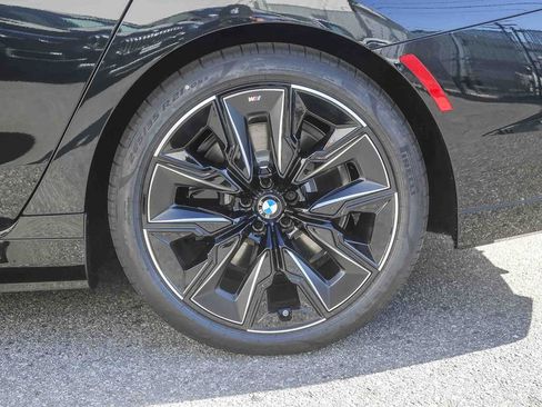 Used 2026 BMW 750e xDrive w/ Premium Package AWD/4WD image 8