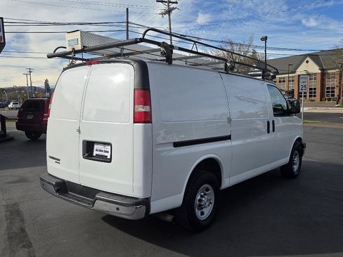 Used 2015 Chevrolet Express 3500 image 8