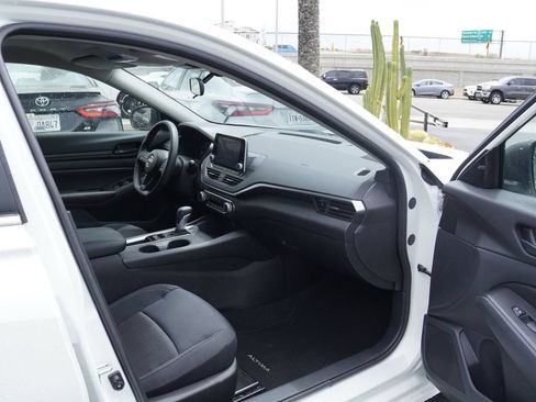 Used 2025 Nissan Altima 2.5 S FWD image 24