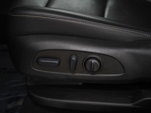 Used 2023 GMC Acadia SLT image 31