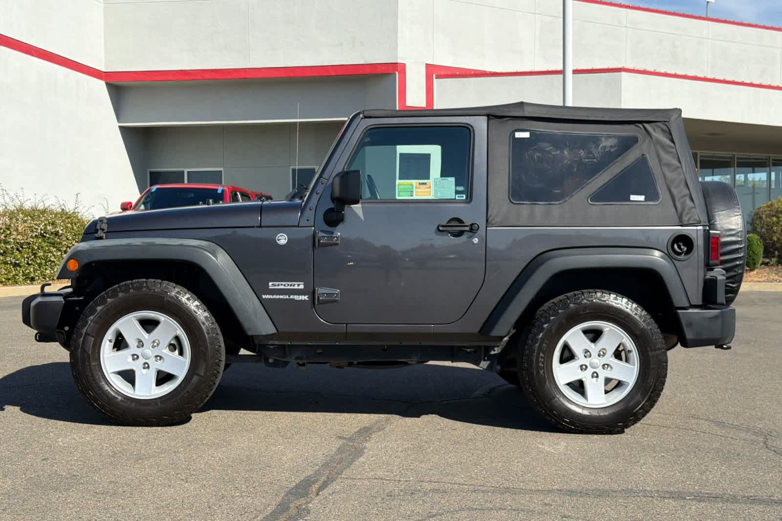 Used 2018 Jeep Wrangler Sport AWD/4WD image 9