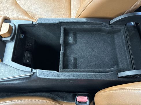 Used 2019 Toyota Avalon Limited image 38