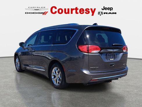 Used 2018 Chrysler Pacifica Limited FWD image 5