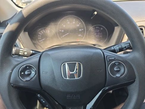 Used 2022 Honda HR-V LX image 15