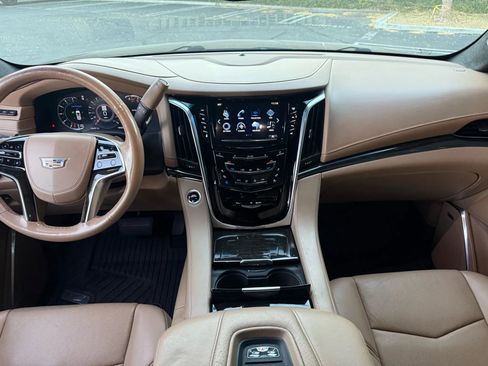 Used 2019 Cadillac Escalade ESV Platinum image 18