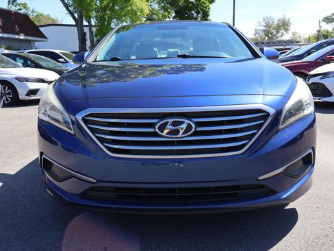 Used 2017 Hyundai Sonata SE image 2