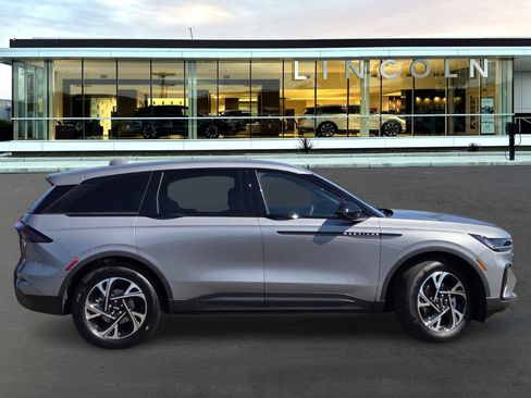 New 2025 Lincoln Nautilus Premier w/ Equipment Group 102A image 3