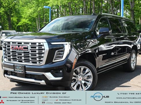 Used 2026 GMC Yukon XL Denali w/ Sun & Power Step Package AWD/4WD image 1