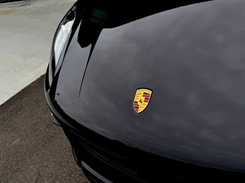 Certified 2025 Porsche Macan AWD/4WD image 39