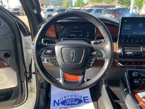 Used 2023 Lincoln Navigator Reserve AWD/4WD image 19
