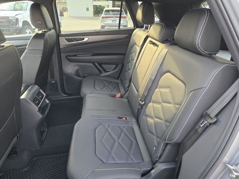 New 2026 Volkswagen Atlas Cross Sport SE FWD image 18