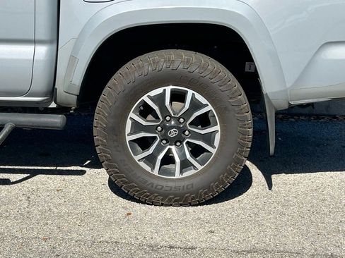 Used 2021 Toyota Tacoma TRD Sport image 9