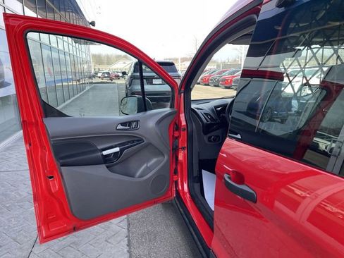 Used 2022 Ford Transit Connect XLT image 22