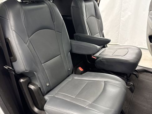 Used 2020 Buick Enclave Essence w/ Sound and Sites Package image 39