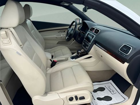 Used 2010 Volkswagen Eos Lux FWD image 9
