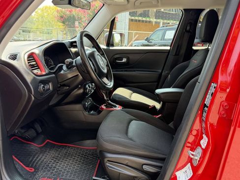 Used 2017 Jeep Renegade Trailhawk AWD/4WD image 14