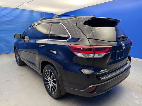 Used 2017 Toyota Highlander SE image 5