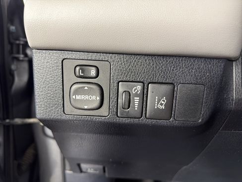 Used 2018 Toyota RAV4 Limited w/ Advanced Technology Package image 12