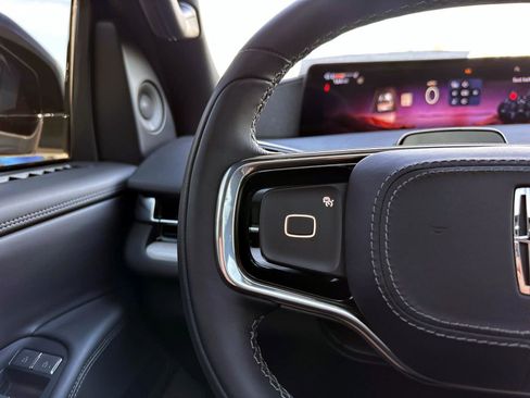 Used 2025 Lincoln Navigator Reserve w/ Jet Appearance Package image 31