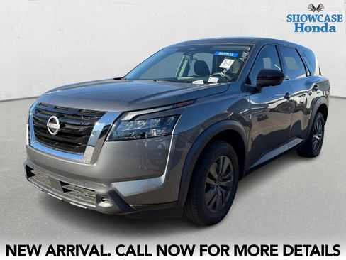 Used 2023 Nissan Pathfinder S image 2