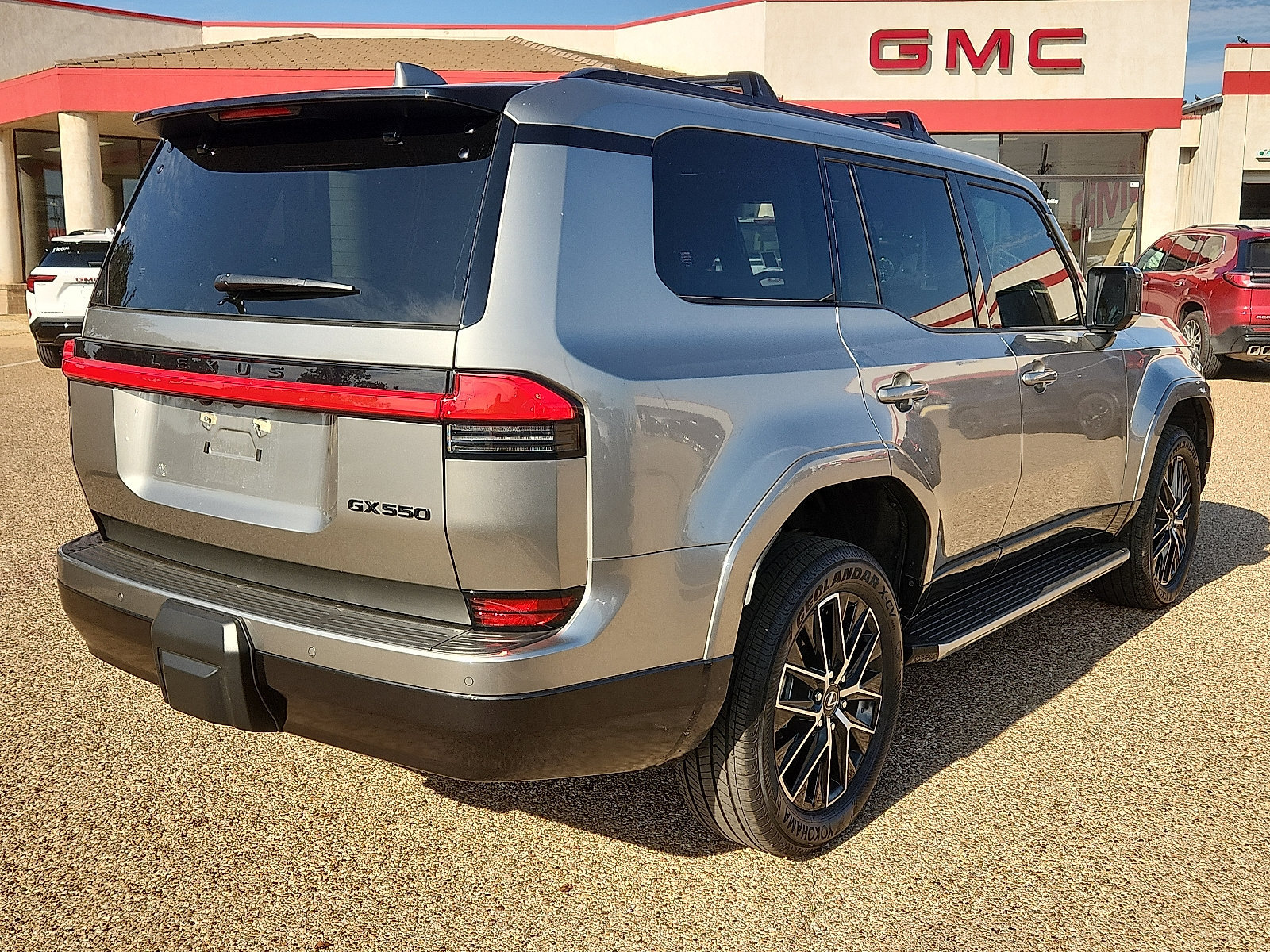 Used 2025 Lexus GX 550 w/ Accessory Package (2T) AWD/4WD image 4
