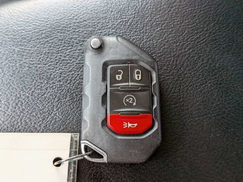 Used 2021 Jeep Gladiator Sport AWD/4WD image 31