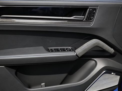 New 2025 Porsche Cayenne GTS image 18