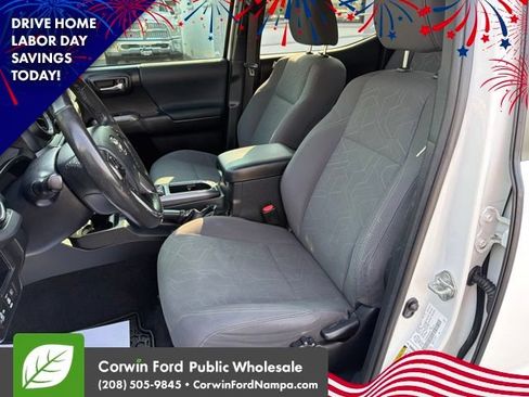 Used 2019 Toyota Tacoma TRD Sport AWD/4WD image 26