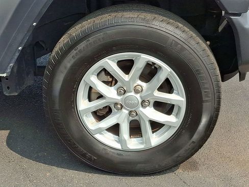 Used 2023 Jeep Wrangler Sport S image 9