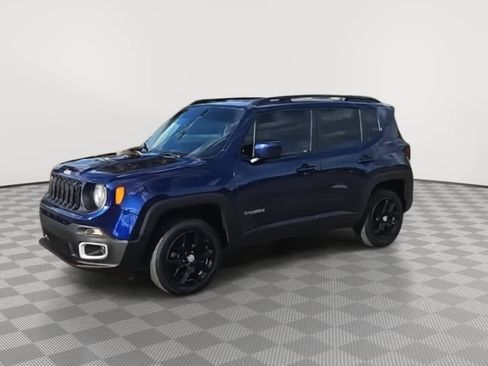 Used 2018 Jeep Renegade Latitude w/ Cold Weather Group image 4