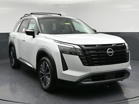 New 2026 Nissan Pathfinder Platinum w/ Lighting Package AWD/4WD image 1
