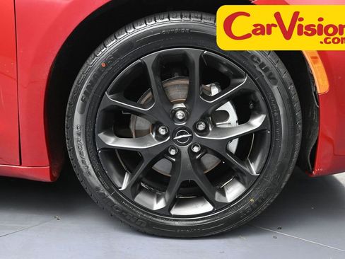 Used 2025 Chrysler Pacifica Limited image 12