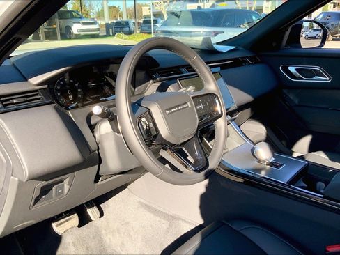 New 2025 Land Rover Range Rover Velar Dynamic SE image 9