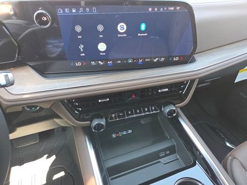 New 2026 Chevrolet Suburban High Country AWD/4WD image 32