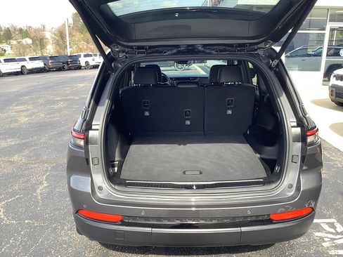 Certified 2024 Jeep Grand Cherokee Altitude image 5