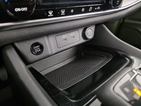 Used 2025 Nissan Rogue SV image 38