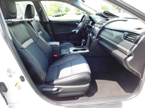 Used 2014 Toyota Camry SE FWD image 17