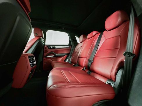 Certified 2021 Porsche Cayenne Turbo AWD/4WD image 23