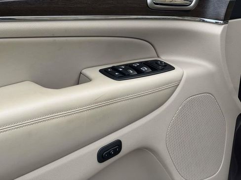 Used 2017 Jeep Grand Cherokee Limited image 16