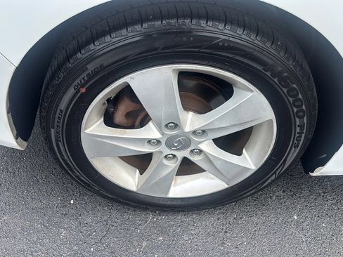 Used 2012 Hyundai Elantra GLS w/ Preferred Pkg 3 FWD image 30