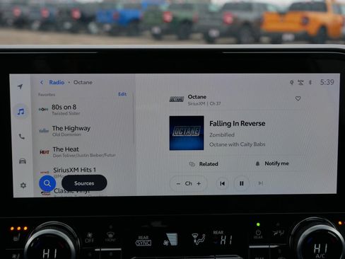 Used 2024 Toyota Highlander Limited image 26