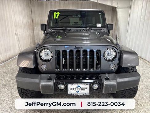 Used 2017 Jeep Wrangler Unlimited Sahara AWD/4WD image 7