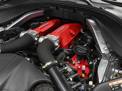 Used 2019 Ferrari Portofino image 34