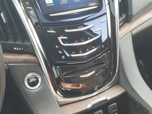 Used 2015 Cadillac Escalade Premium image 19