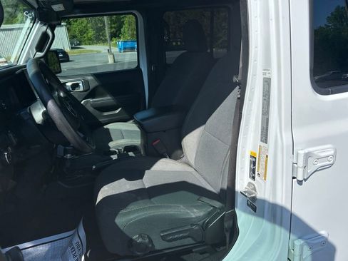 Used 2024 Jeep Gladiator Sport AWD/4WD image 12