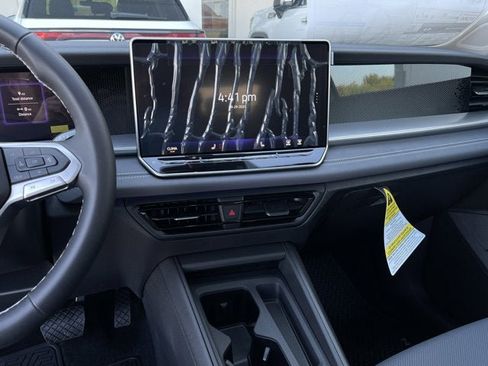 New 2026 Volkswagen Tiguan SE image 16